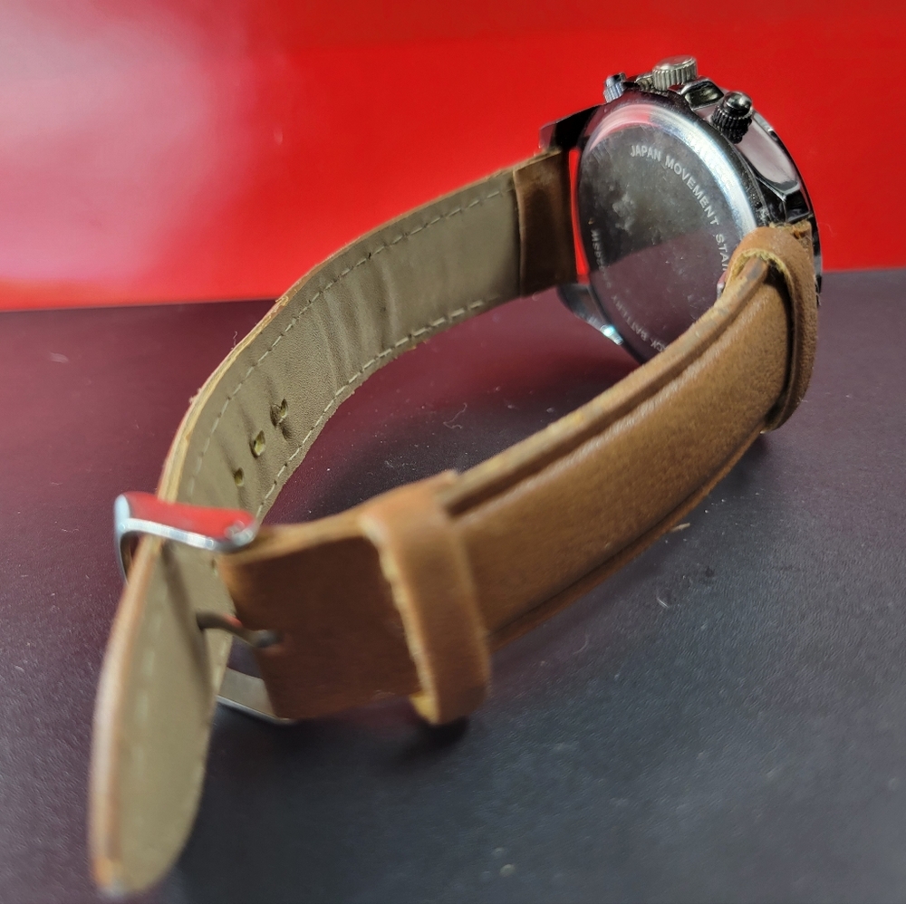 Quartz Men's Watch - Picture 9 of 10